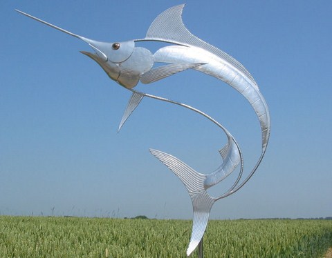 marlin bas relief sur fond ciel